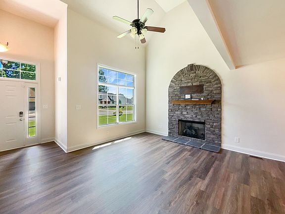 4th image of 2782 Ann Dr
