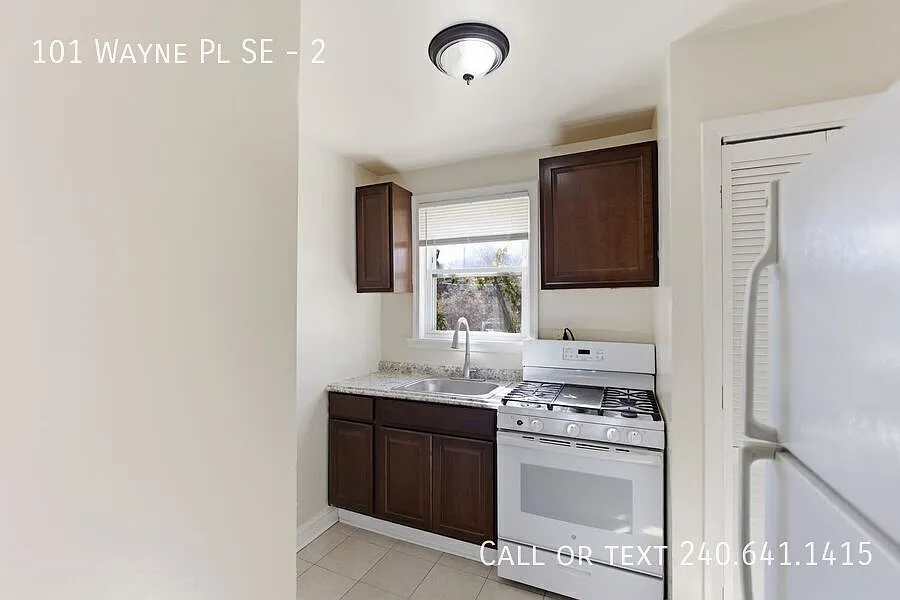 Charming 2 BR/1 BA Apartment in Congress Heights! Now offering off one month's rent — Photo 4