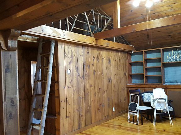 3rd image of 2077 Woodward Dr