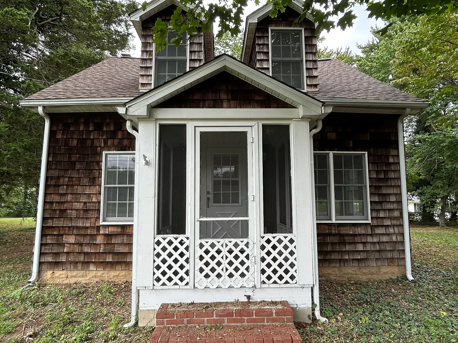 3 bed, 1350 sqft, $2,100 — Photo 1