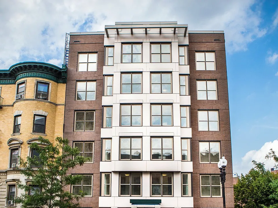 1085 Boylston St