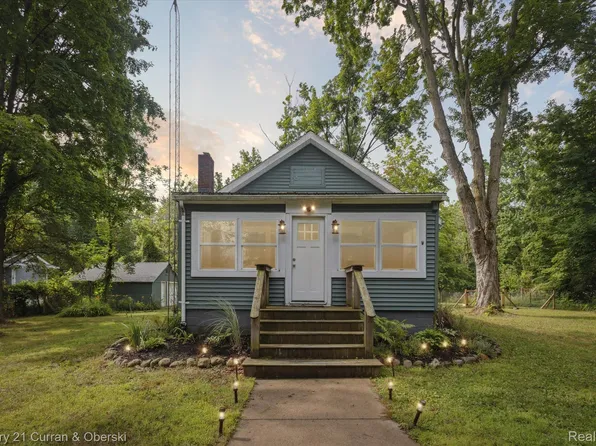 7840 Forest Beach Rd, Watervliet, MI 49098