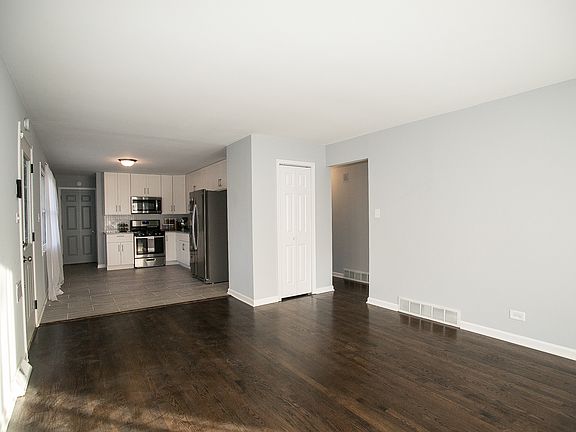5th image of 304 N Park Dr