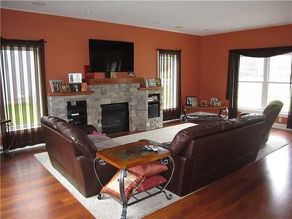 4th image of 146 Christina Dr