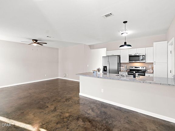 5th image of 1022 Pelham Ave