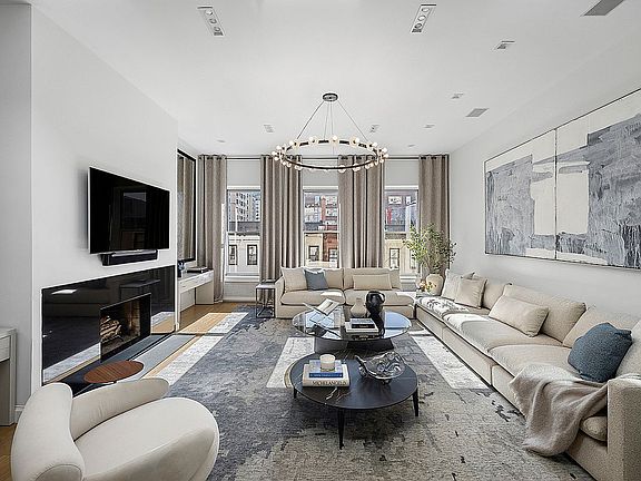 2nd image of 29 W 85th St Unit Penthouse
