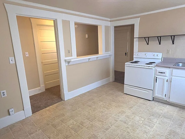 525 W Scott St — Photo 6