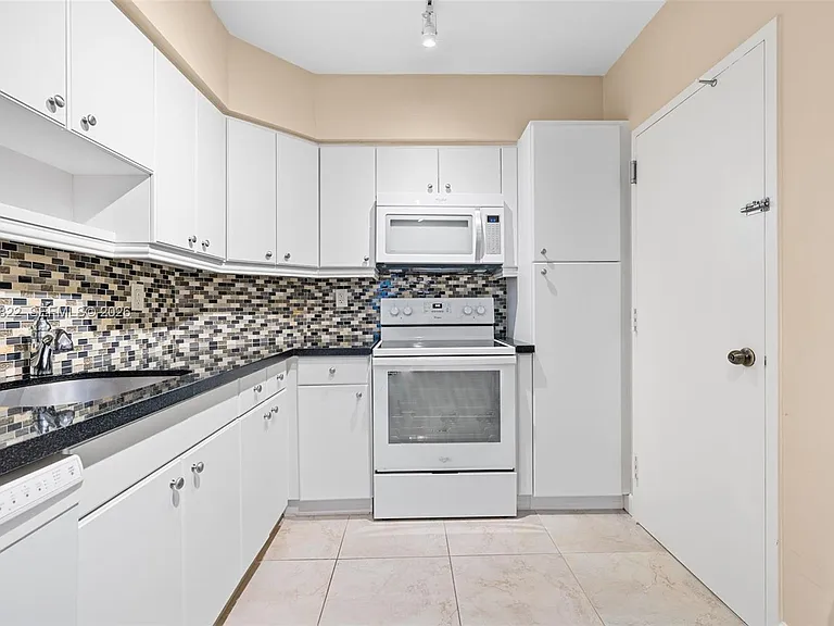 500 Bayview Dr #325 — Photo 35