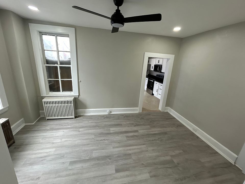 2nd image of 823 Elm St #1