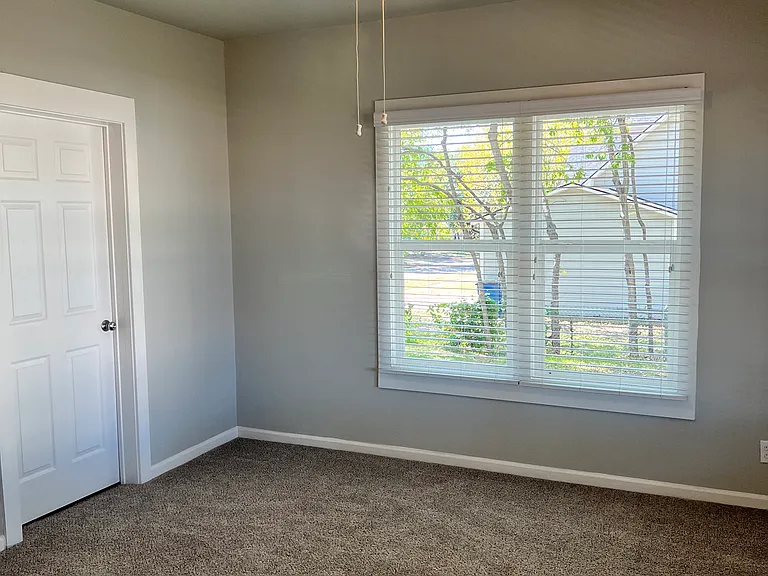 309 S Dallas St — Photo 6