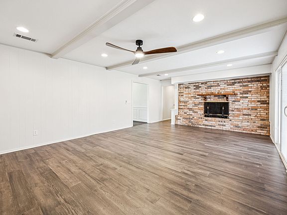 4th image of 1800 Midcrest Dr