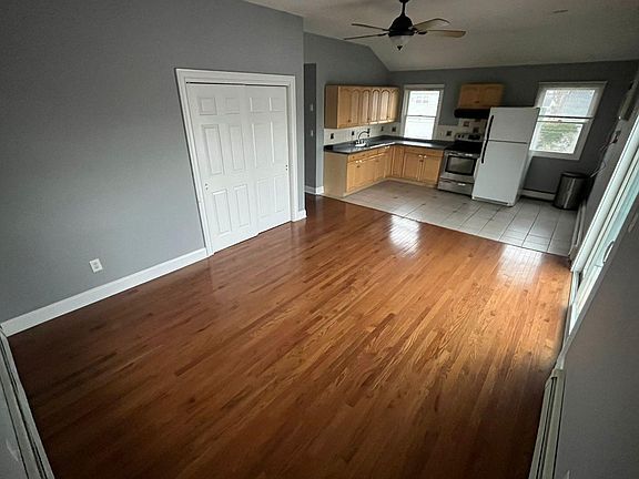 3rd image of 171 Margaret Dr Floor 2