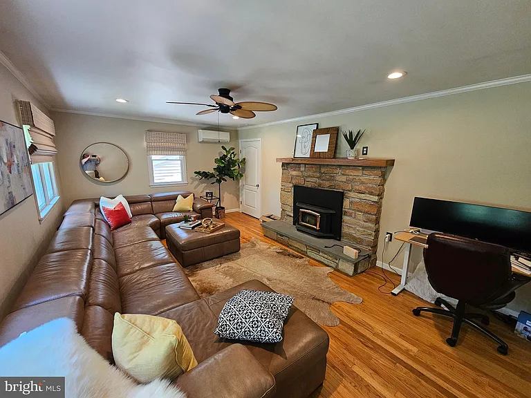 1244 Reed Ln — Photo 8