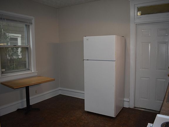 Eating space in kitchen