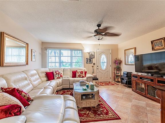 4th image of 10035 Mainlands Blvd N #3