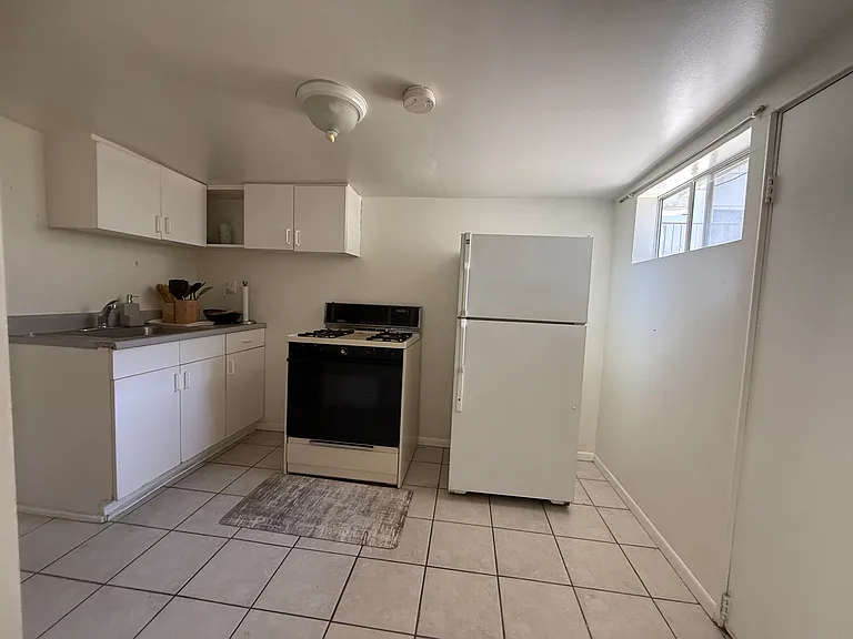 1116 Irving Ave — Photo 27