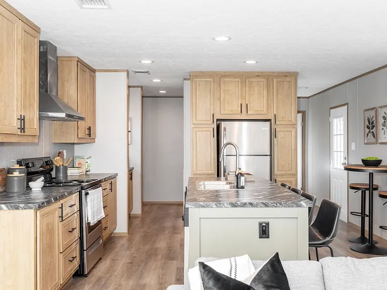 1007 Alexandria Rd SW — Photo 2