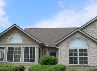 136 Stonegate Dr, Pataskala, OH 43062