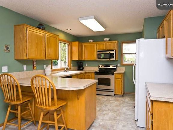 Kitchen with Breakfast Ba