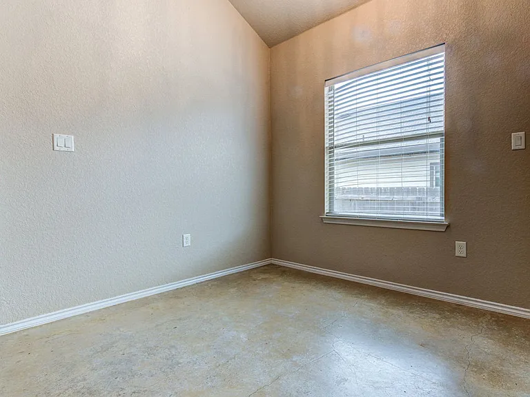 1042 Carolyn Cv — Photo 11