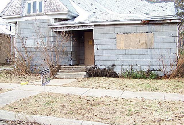 1st image of 963 E Broadway Ave