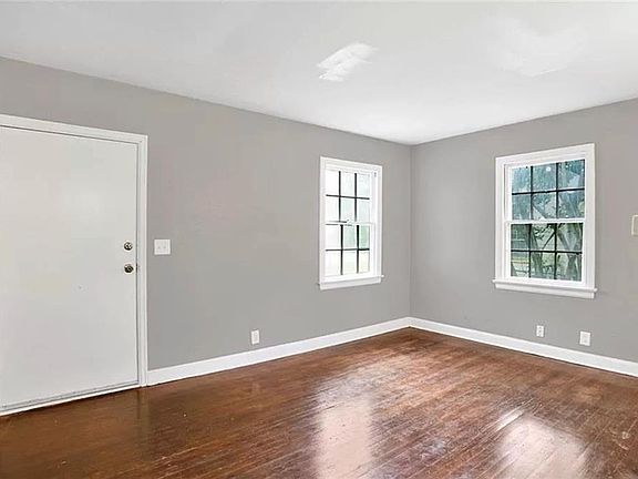 3rd image of 2103 E Victory Dr