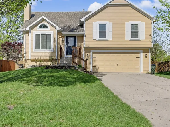 16390 S Blake St, Olathe, KS 66062