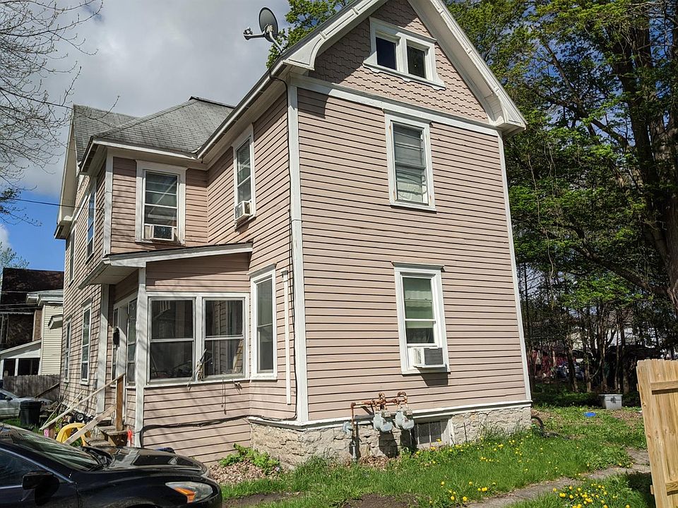 2nd image of 3 Lincoln St