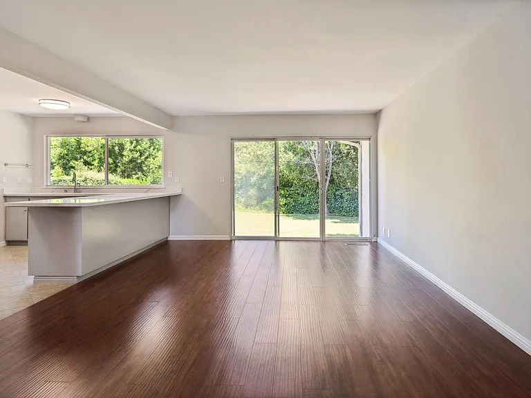 866 Woodland Ct — Photo 27