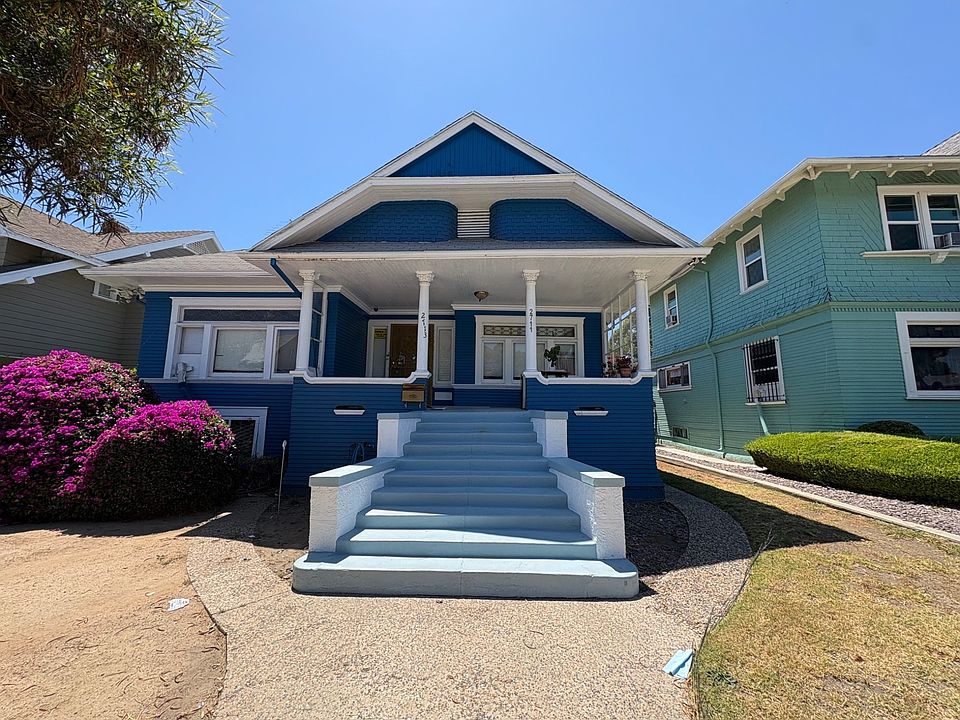 1st image of 2711 S La Salle Ave