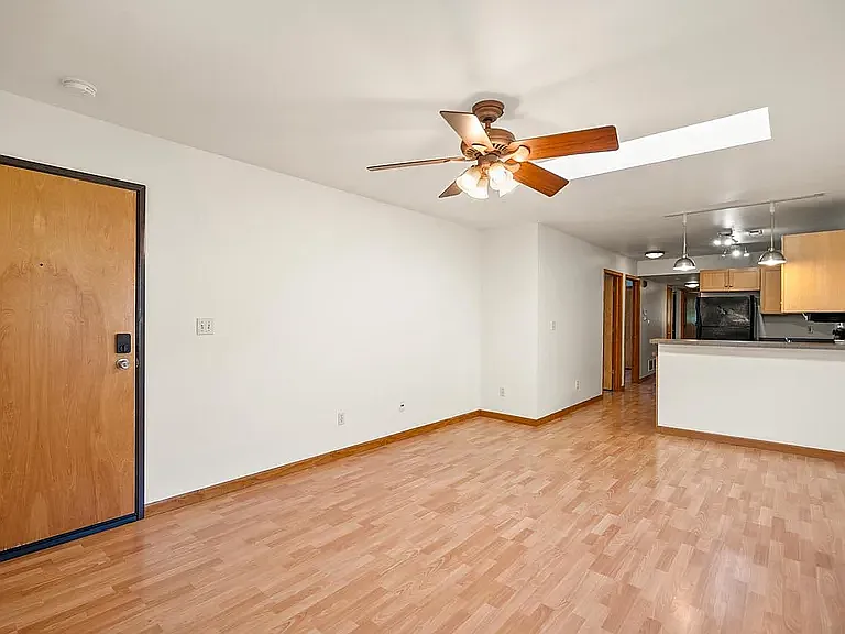 3101 N Newhall St #C — Photo 8