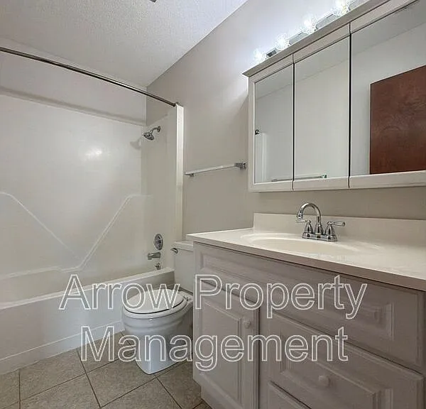 3831 S 46th St #11 — Photo 7