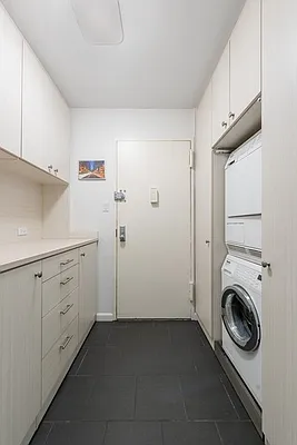 Sold by Sloane Square | media 6