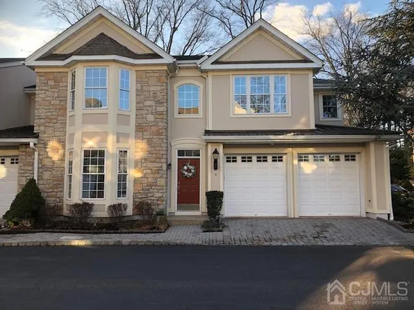 8 Ayers Ct, Metuchen, NJ 08840