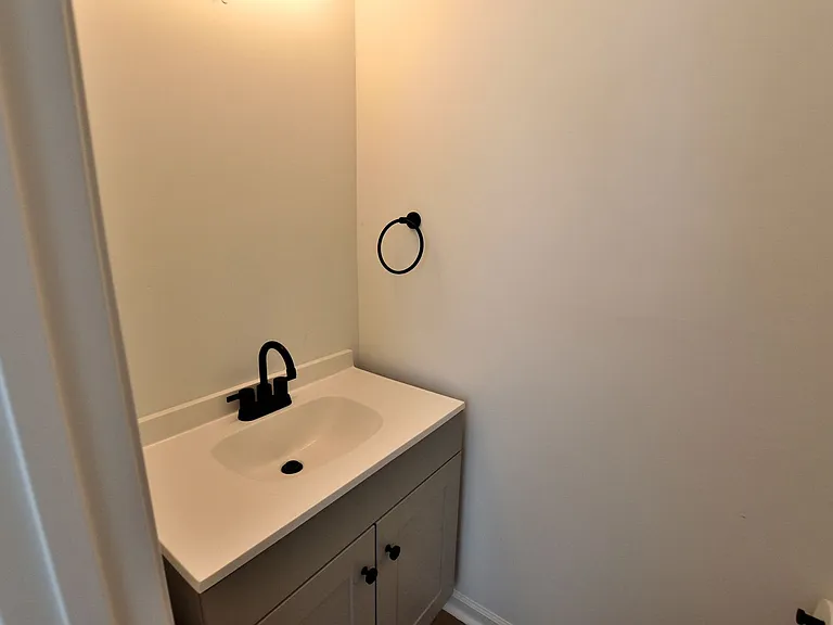 500 Western Ave — Photo 11