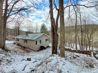 14 Grocery Hill Rd, Equinunk, PA 18417