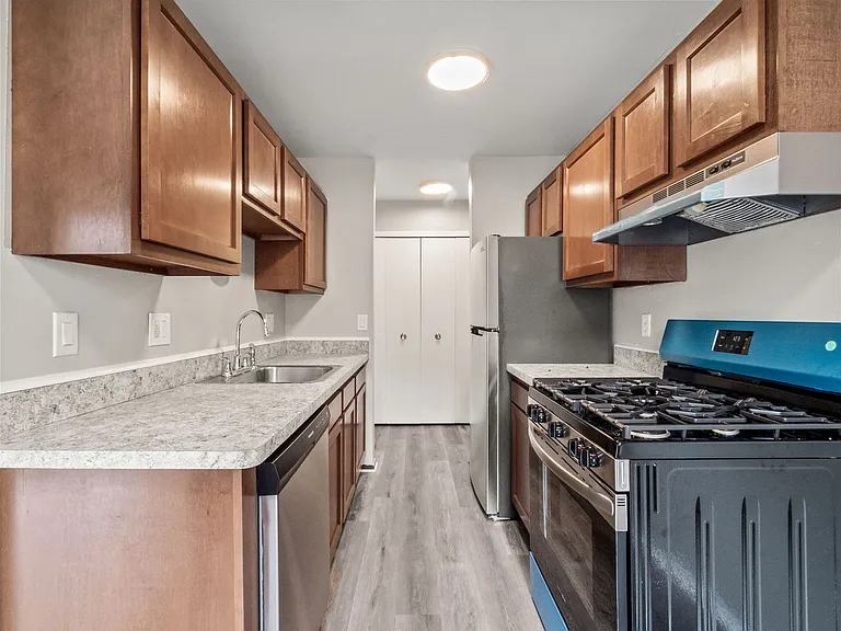 Glenwood Apartments — Photo 15