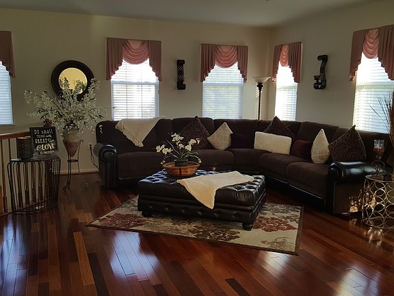 2nd Floor Living Room