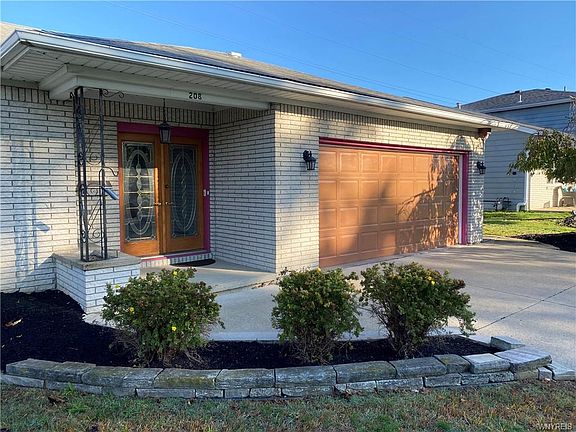 2nd image of 208 Paradise Ln