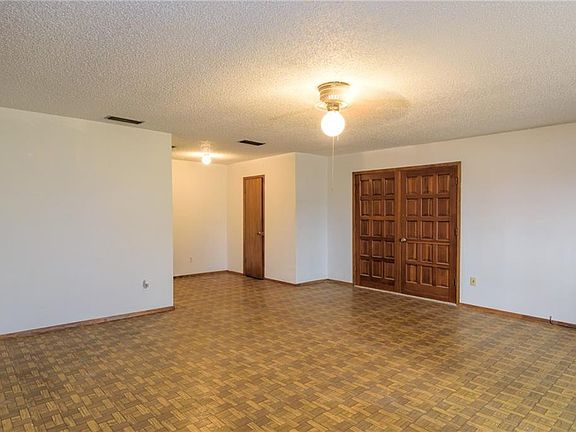 4th image of 805 Mesquite Dr