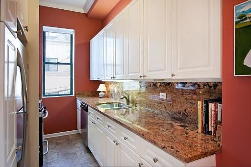 4th image of 2541 N Racine Ave #2A