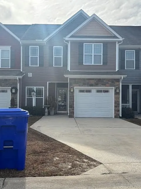 3 bed, 2.5 bath, 1912 sqft, $1,950 — Photo 1