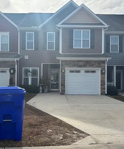 1801 Fox Den Way — Photo 1