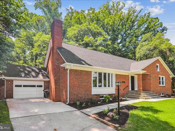 3923 Commander Dr, Hyattsville, MD 20782