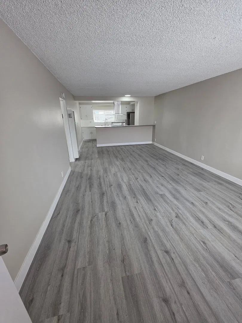 Marine Apartments (DMM823) — Photo 2
