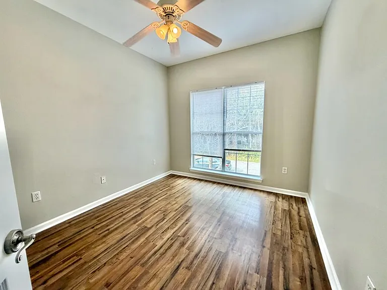 81 Lake Front Dr — Photo 13
