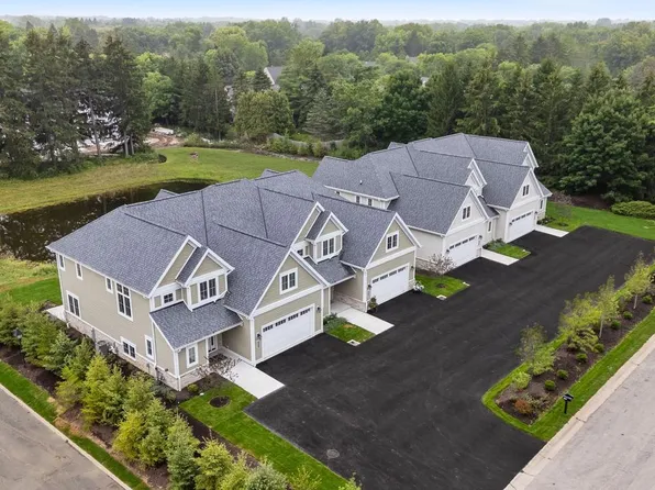 1407 W Eastbrook DRIVE, Mequon, WI 53092