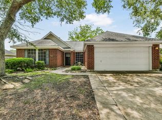 2910 Queen Victoria St, Pearland, TX 77581