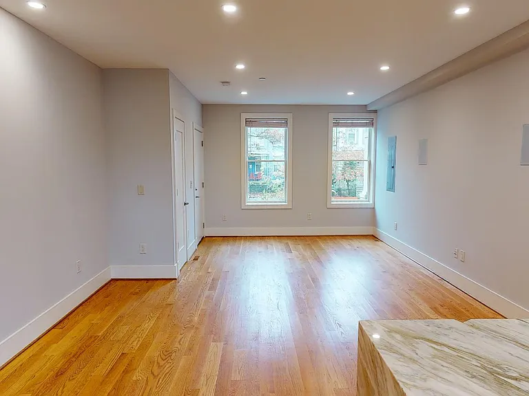 643 Lamont St NW #B — Photo 7