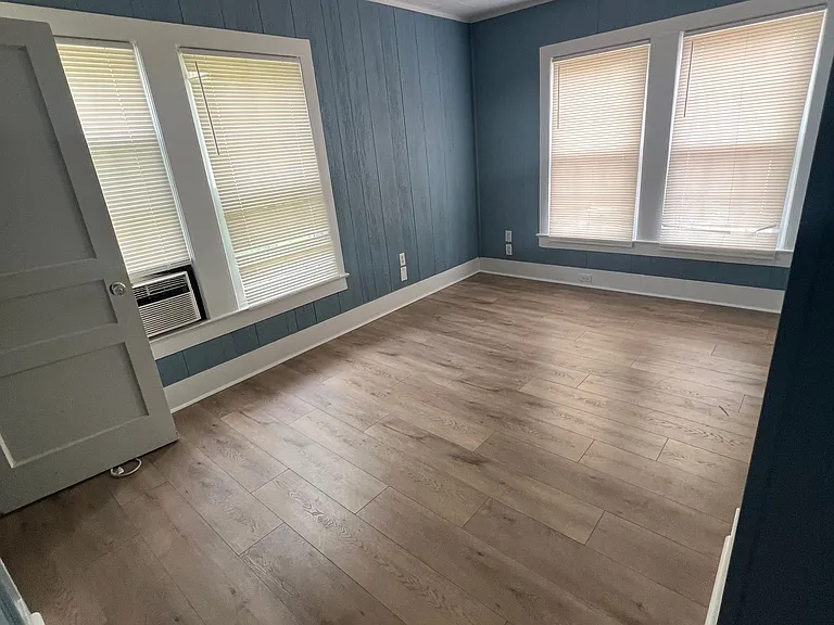 302 E Pine St — Photo 1